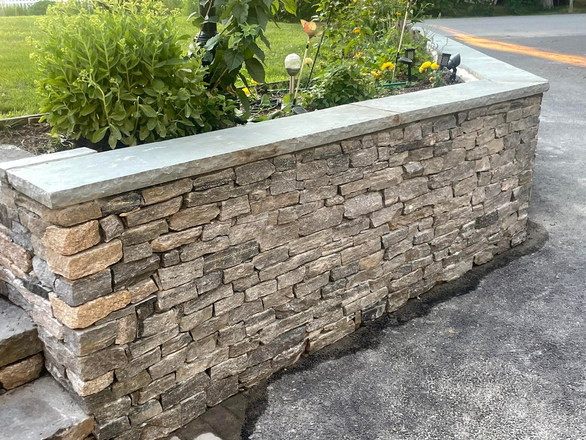 Stone veneer wall with bluestone cap